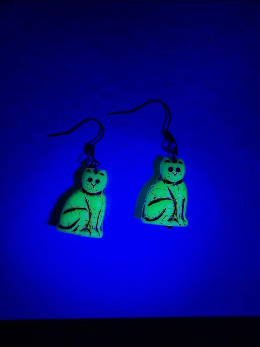 Czech Uranium Custard Glass Kitty Cat Dangle Earrings UV reactive
